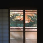 廊下から望む冬もみじ