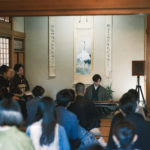 開場曲を演奏中